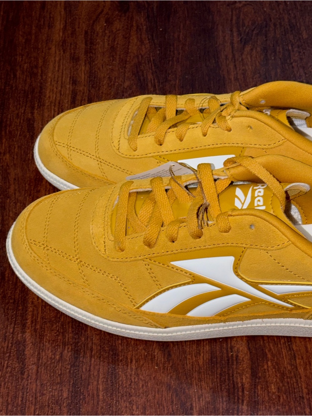 Reebok size 10.5 - Picture 6 of 11